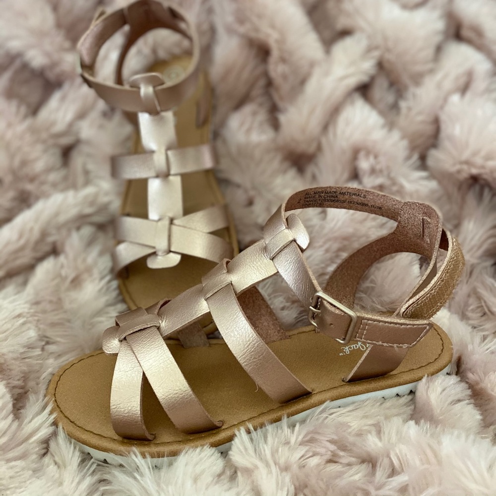 Girls shoes